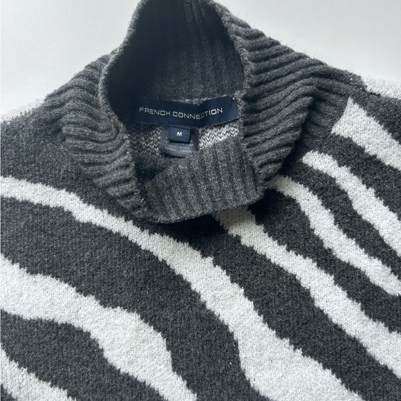French CONNECTION Tiger Jacquard Sweater Size Medium - Picture 7 of 8